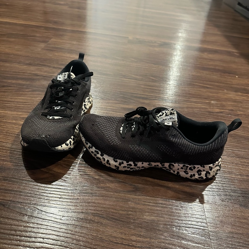 Brooks Black Sneakers with Speckled Sole